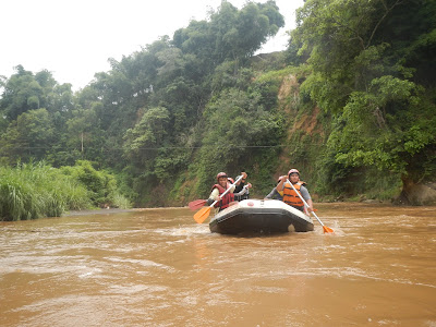 Mengarungi Sungai Cimanuk